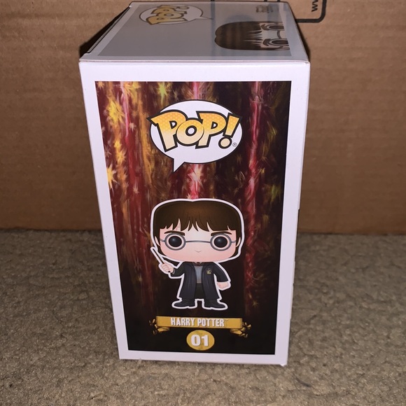 Harry Potter Funko Pop #01 Collectible Figure - Picture 5 of 7